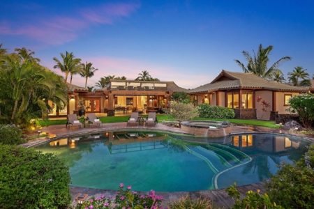 1 week stay at private residence on Hawaii’s Big Island! Walking distance to beaches, golf courses, snorkeling, fine dining & casual fare. Enjoy surf, sea and sunset cocktails in this beautiful vacation home in the Mauna Lani Resort. – Sleeps 8 people!